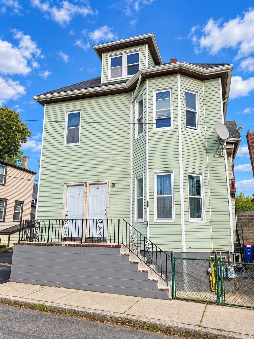4-6 Briggs Ct, New Bedford