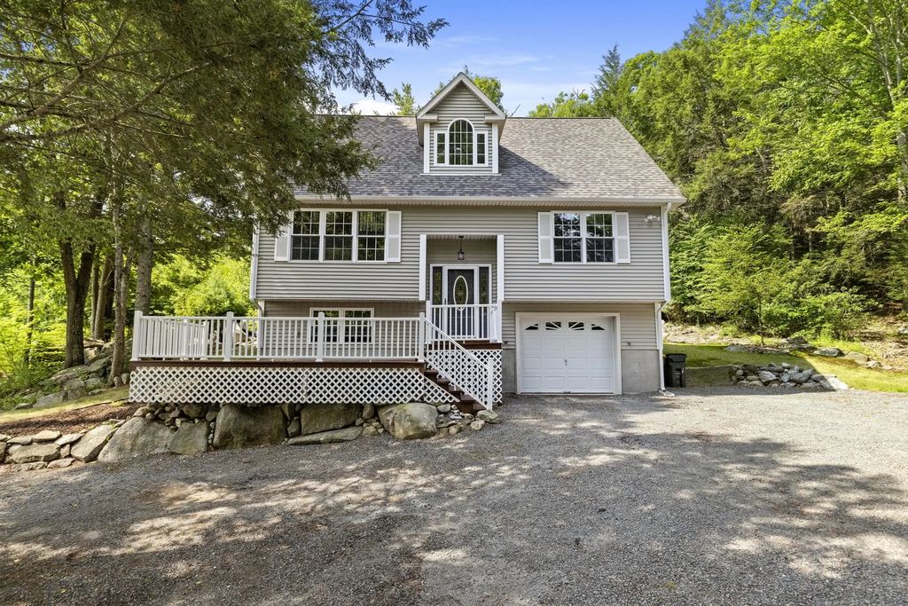 1524 Round Top Rd, Burrillville