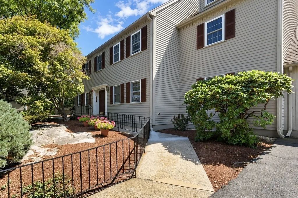 12 Valiant Way #12, Salem