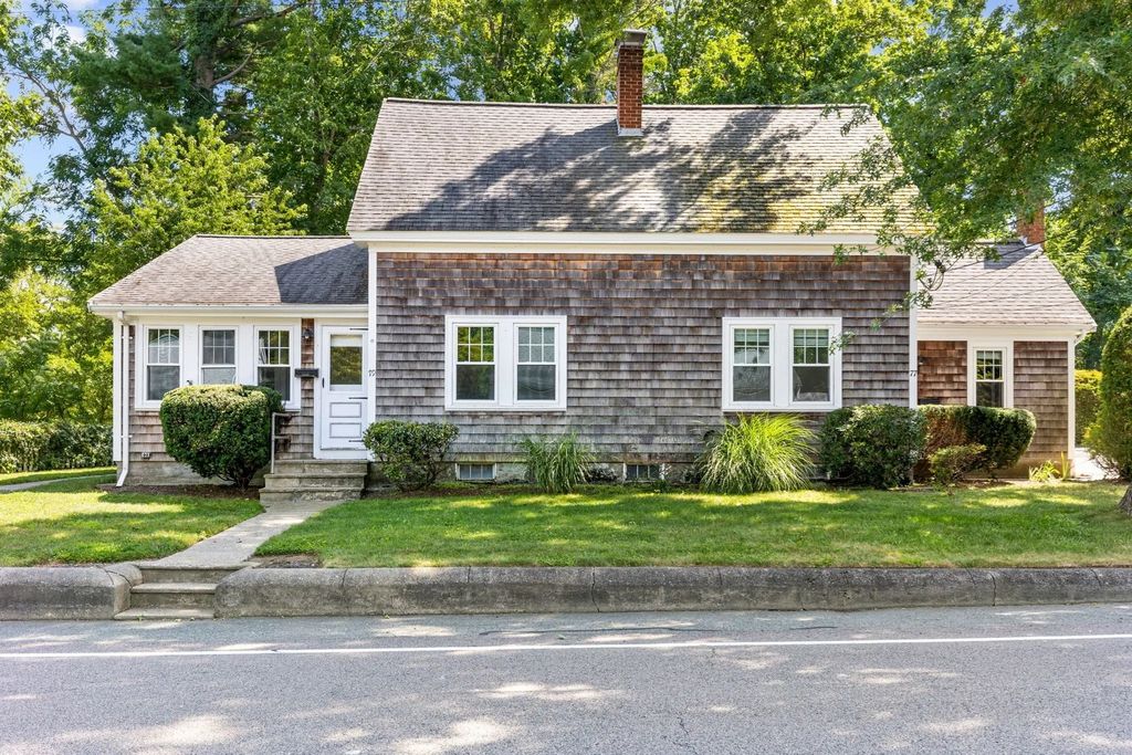 77 Elm Street, Easton