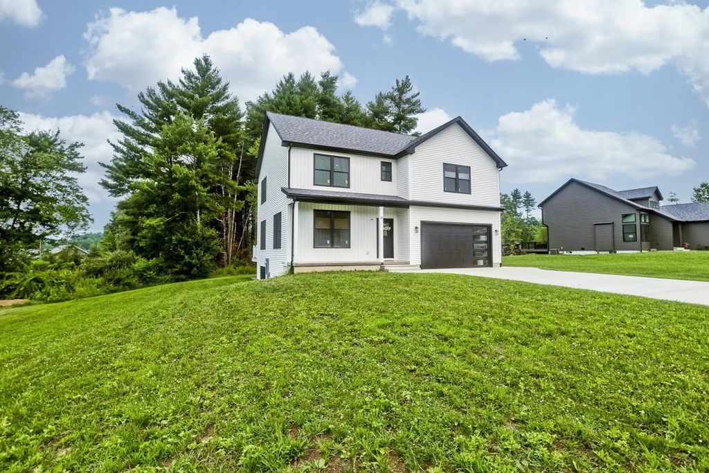 11 Woodland Lane, Belchertown