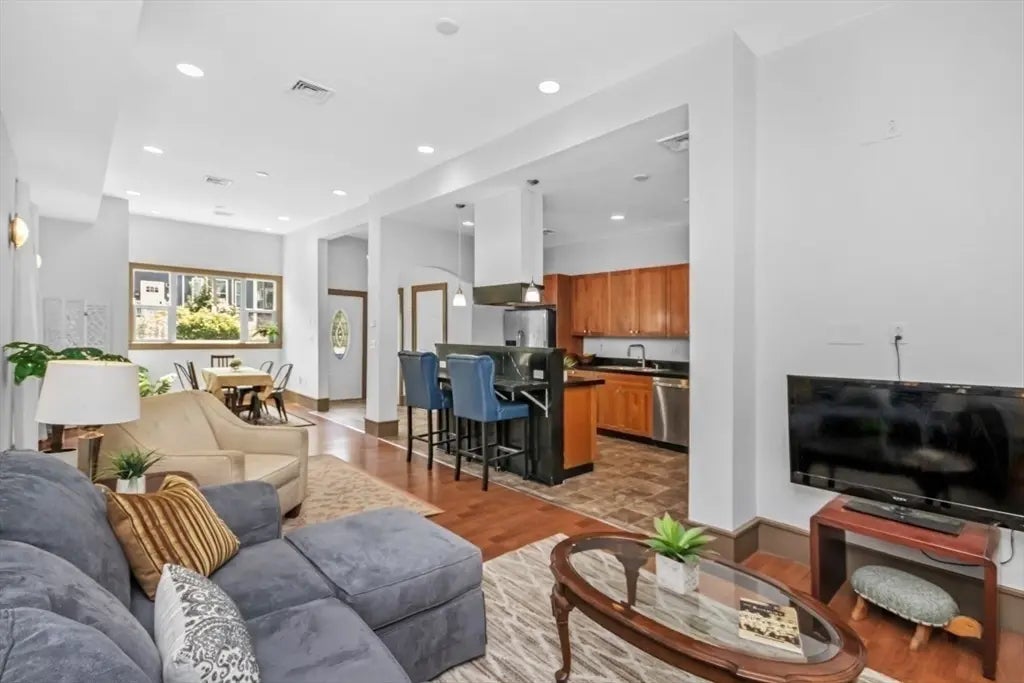 62 Clifford St #a, Boston