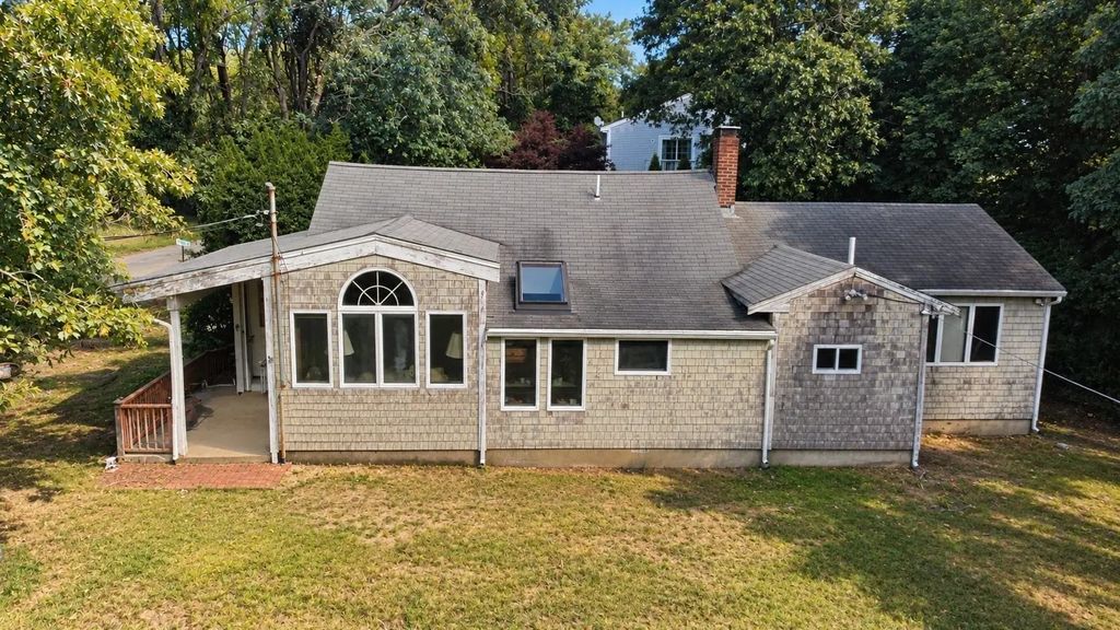 25 Whisper Ln, Fairhaven