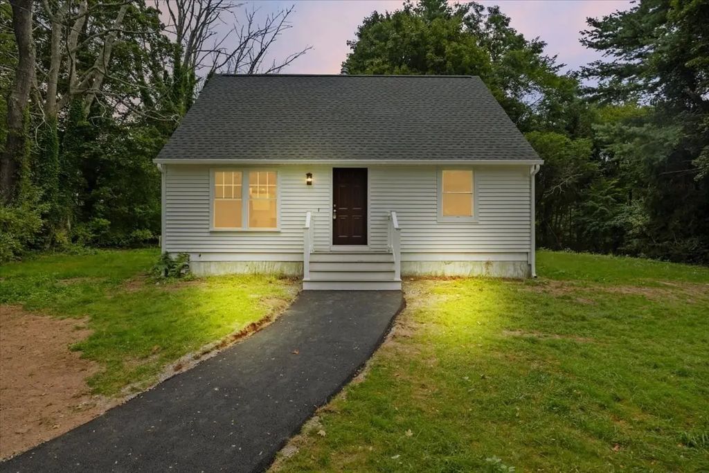 1088 Middleboro Ave, Taunton