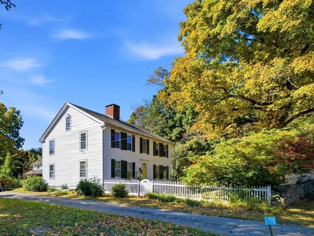 16 Parish Hill Rd, Granby