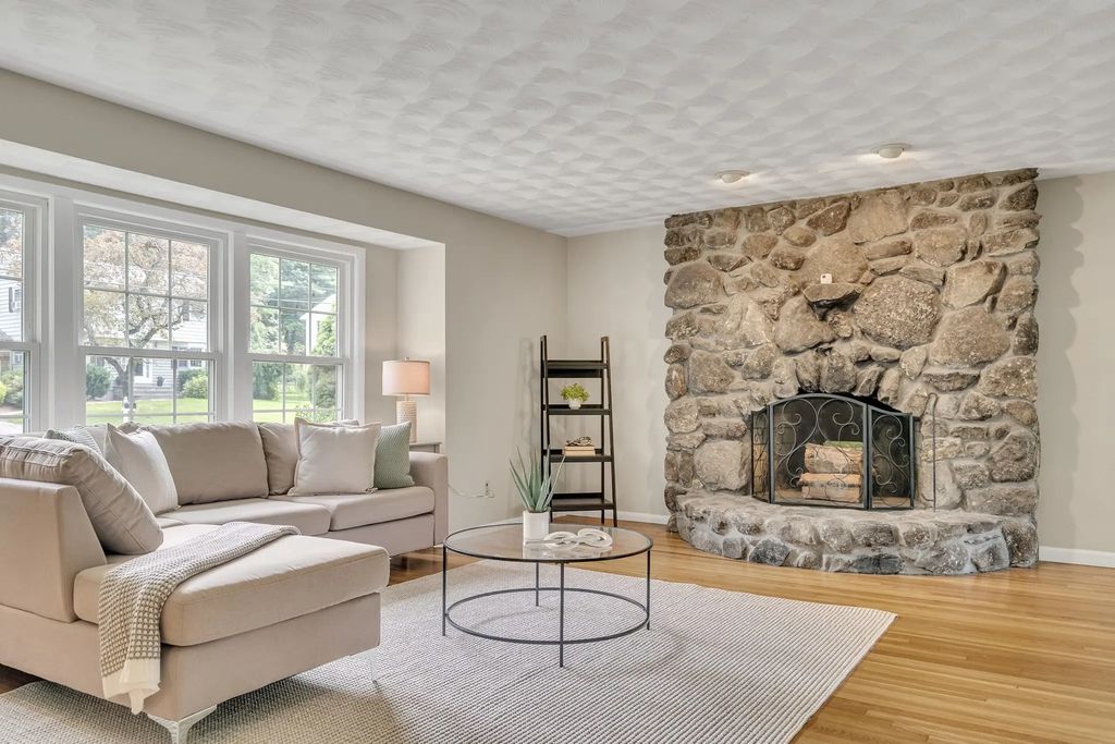 3 Cathy Rd, Burlington
