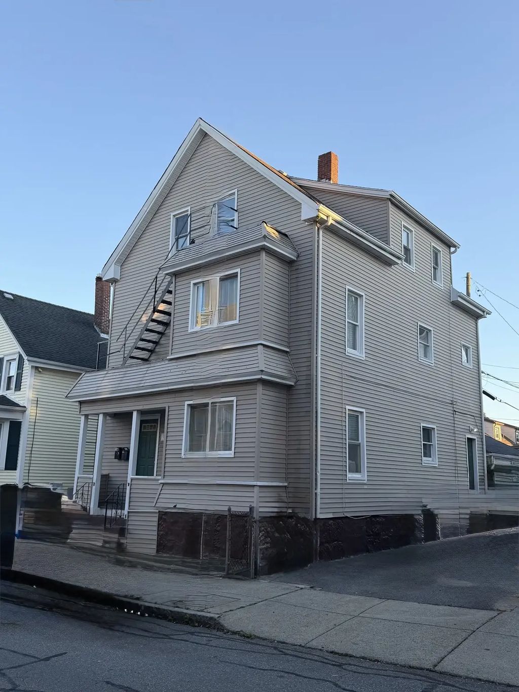 552 Rivet St #3, New Bedford