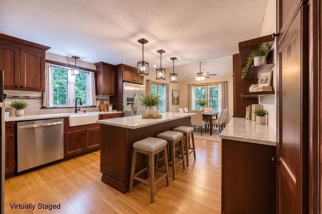 105 Shallow Pond Ln, Plymouth