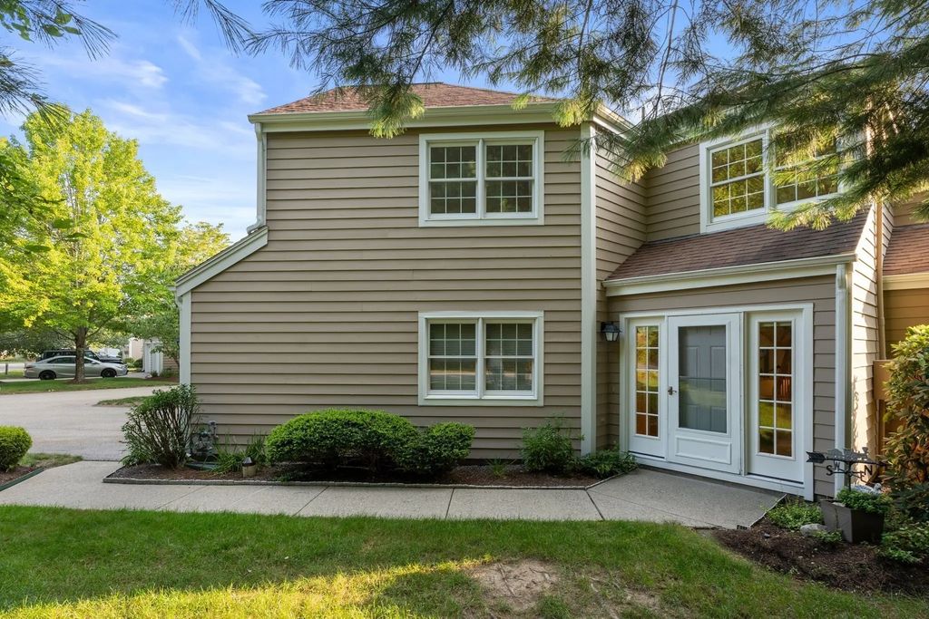 81 Clear Pond Drive #81, Walpole