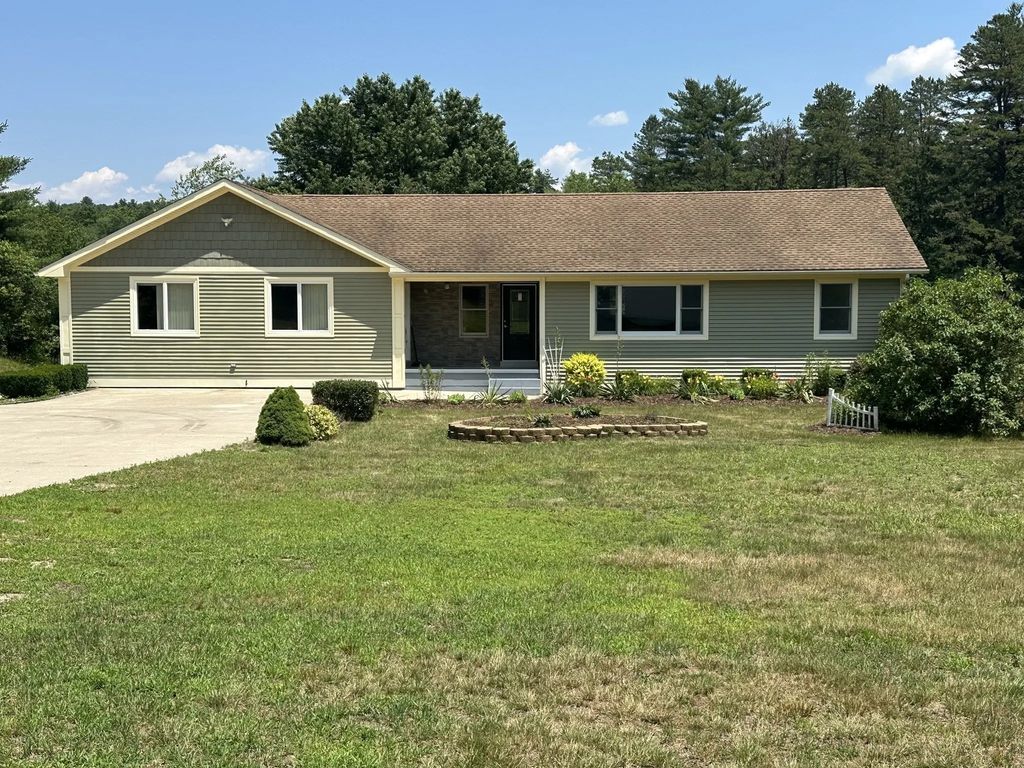 72 Stafford Road, Monson