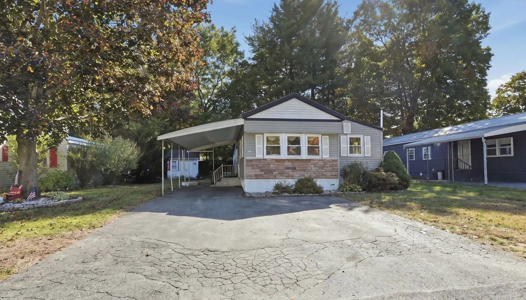 22 Christian Avenue, Hudson