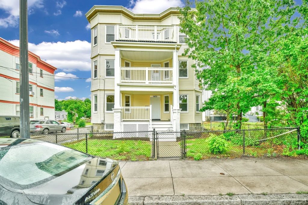 1420 River St #3, Boston