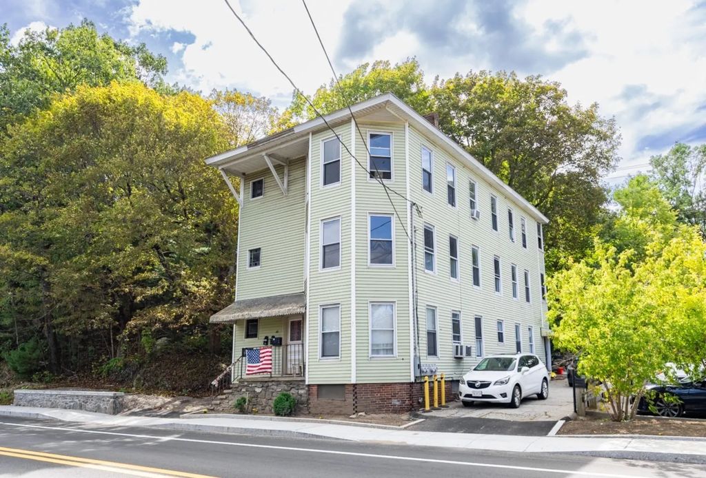 66 E Main St, Southbridge