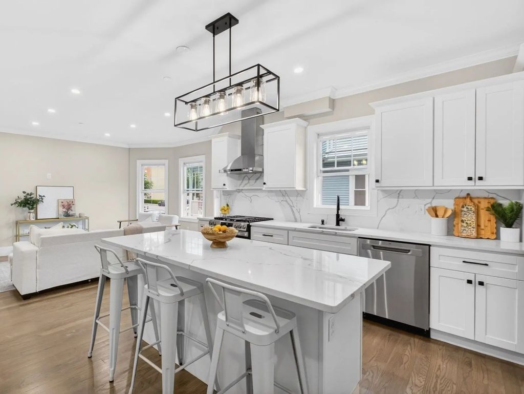 152 Washington St #1, Boston