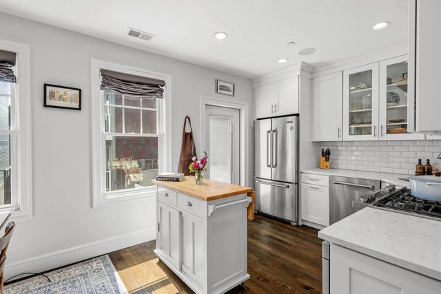 213 W 5th St #2, Boston