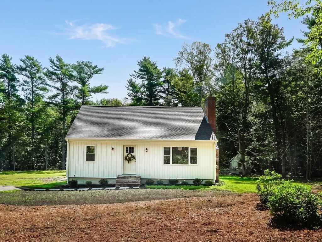 8 Tabor Ln, Rochester