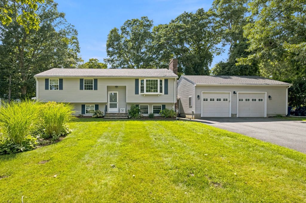 19 Sawdy Pond Avenue, Tiverton
