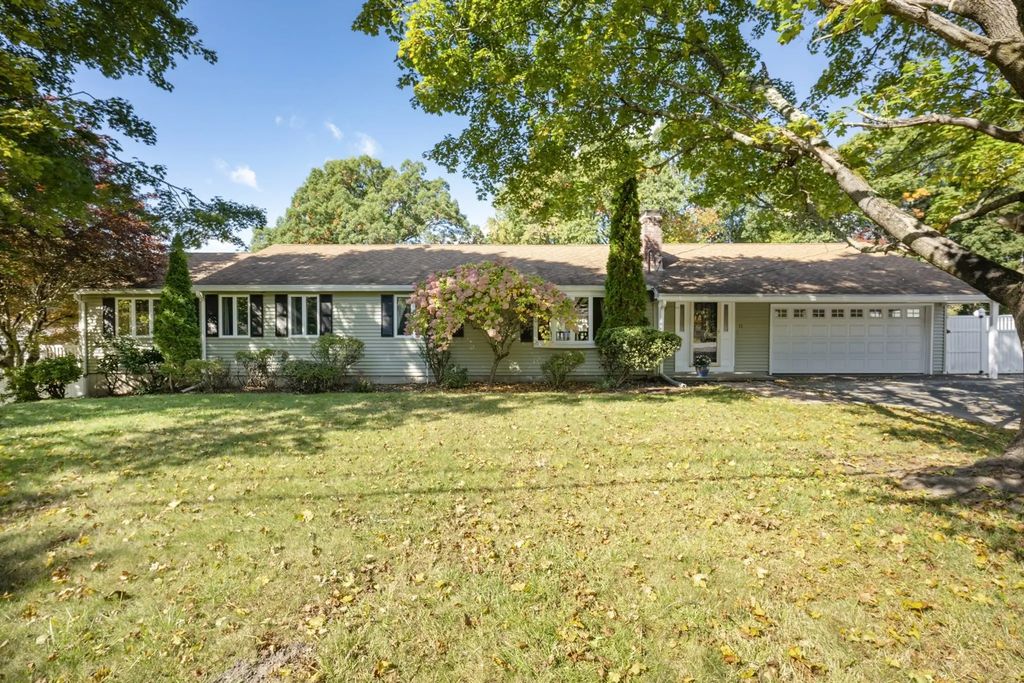 11 Carousel Dr, Millbury