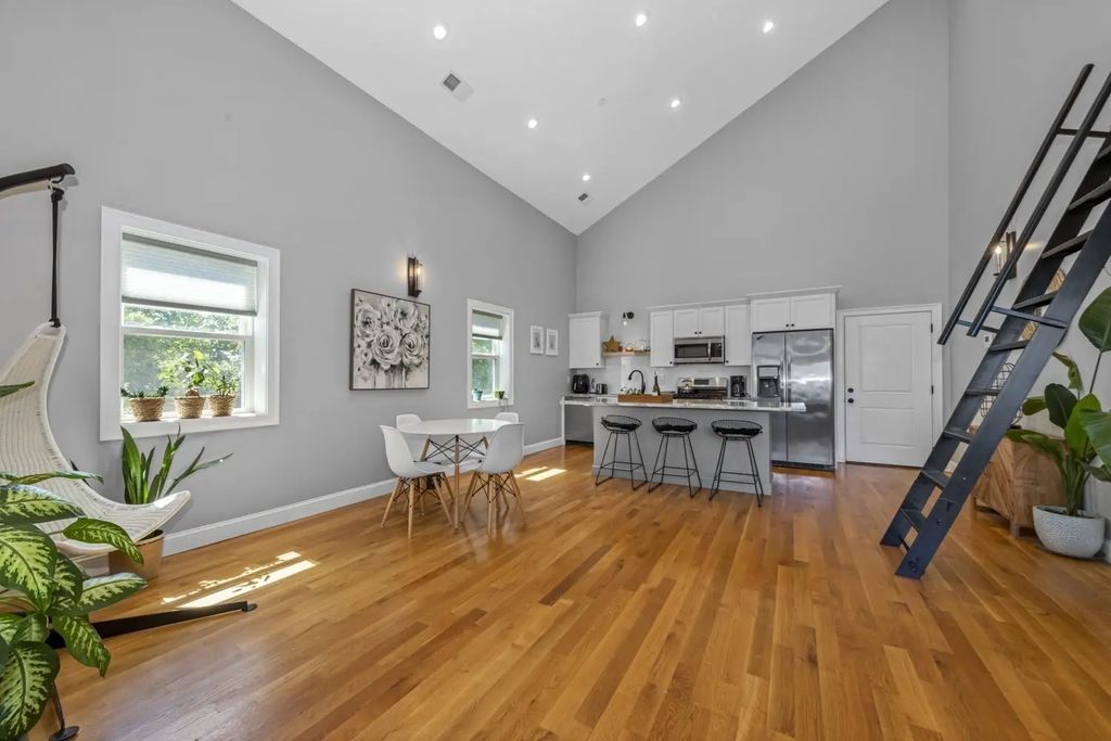 60 Hermon St #3, Winthrop
