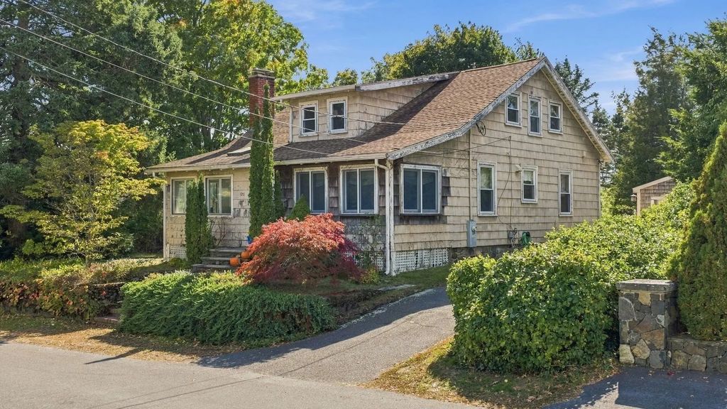 126 Village Street, Marblehead