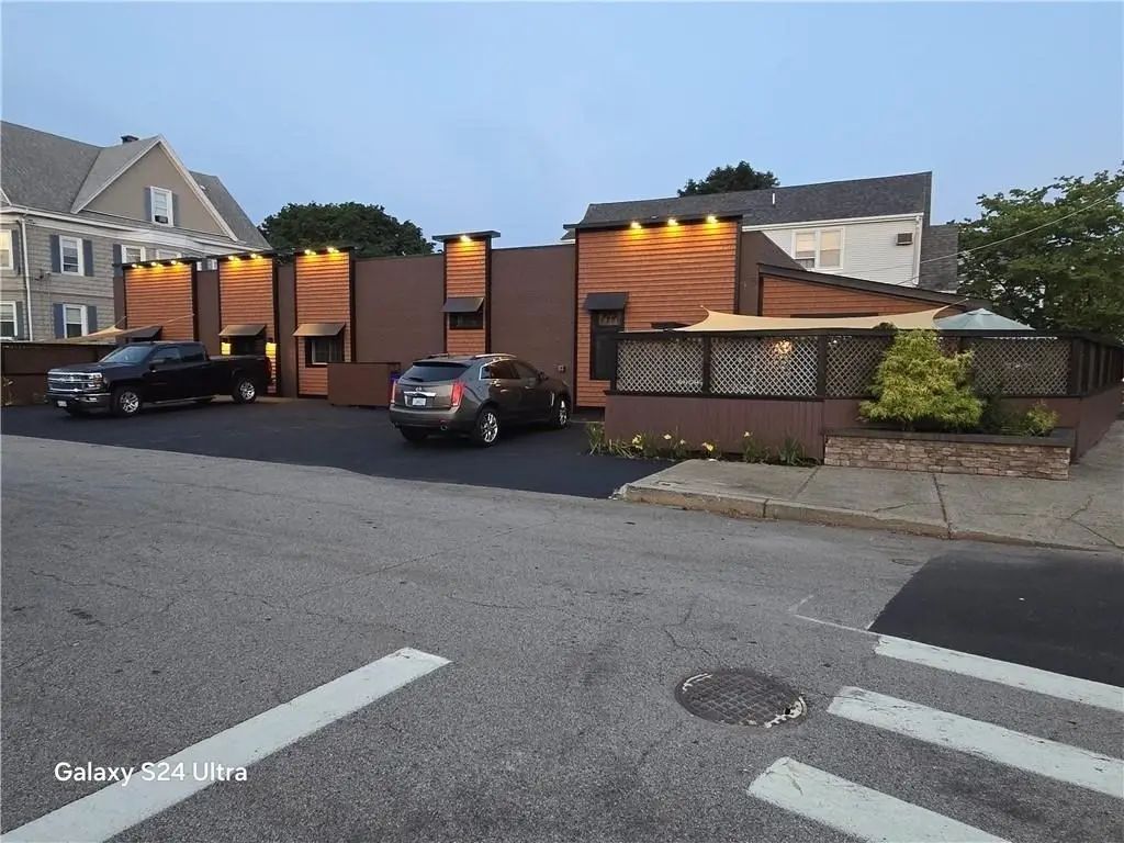 609 Armistice, Pawtucket