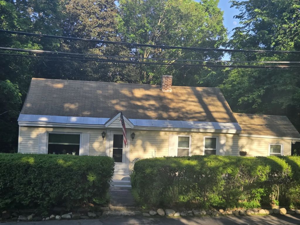 242 Pleasant Street, Leominster