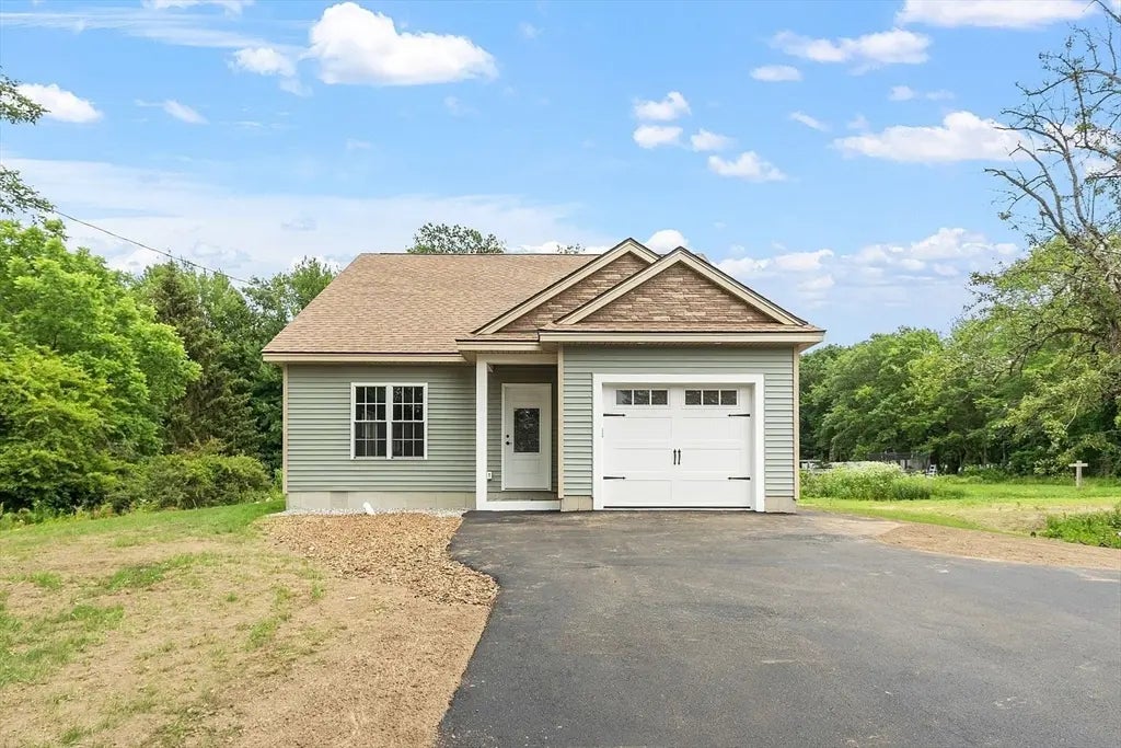 572 Pleasant St, Athol