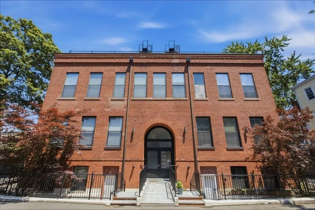 11 Wyman St #2b, Boston