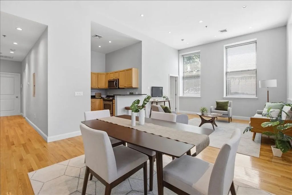 11 Wyman St #2b, Boston