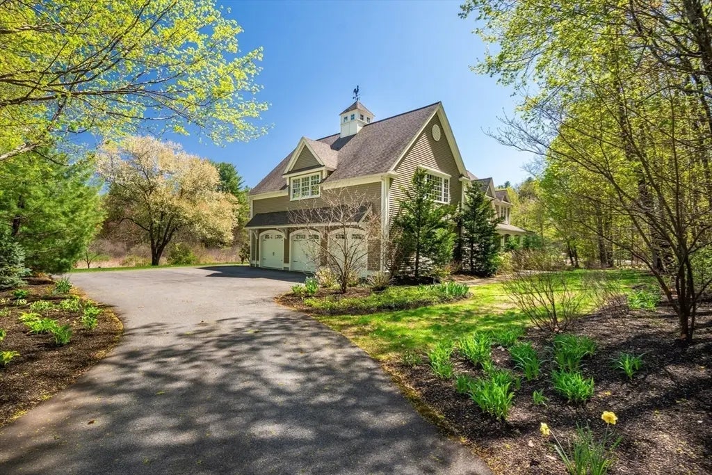 33 Old Concord Rd, Lincoln