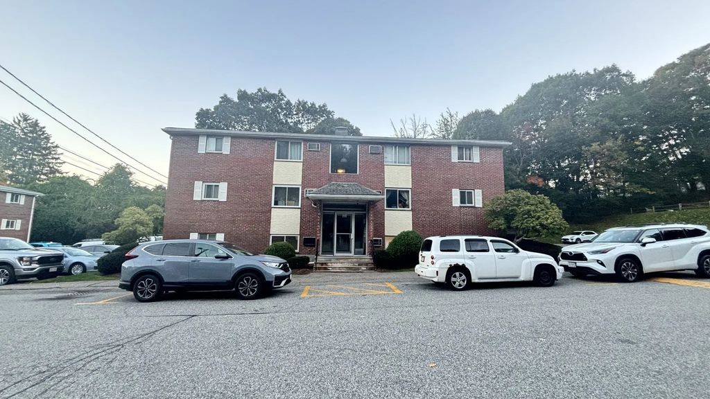 192 Bolton St #8, Marlborough