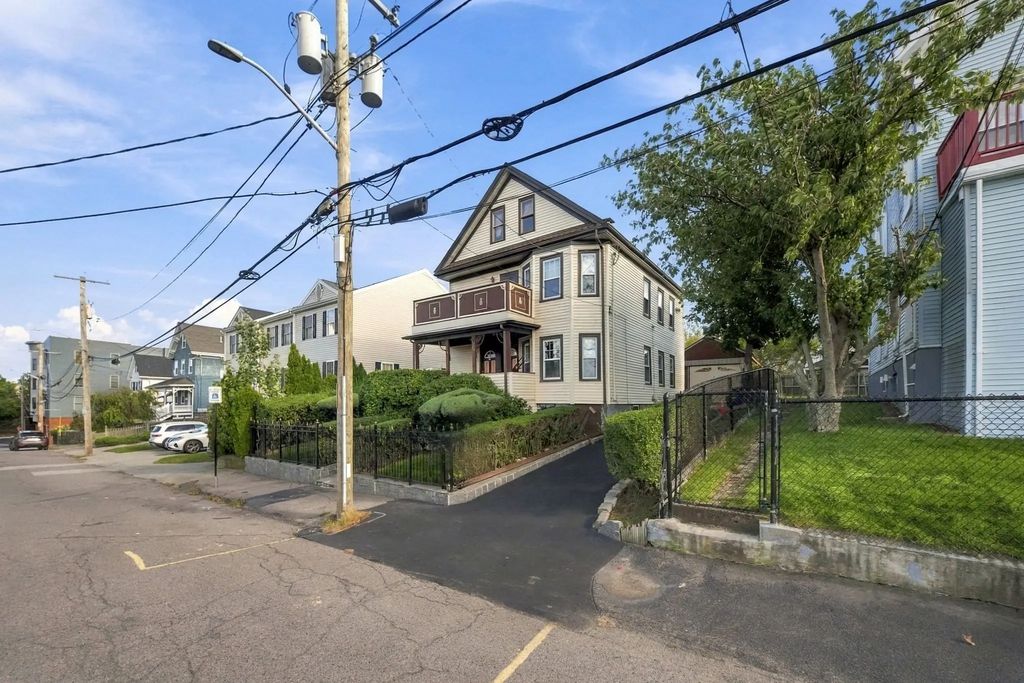 24-26 Walnut St, Quincy