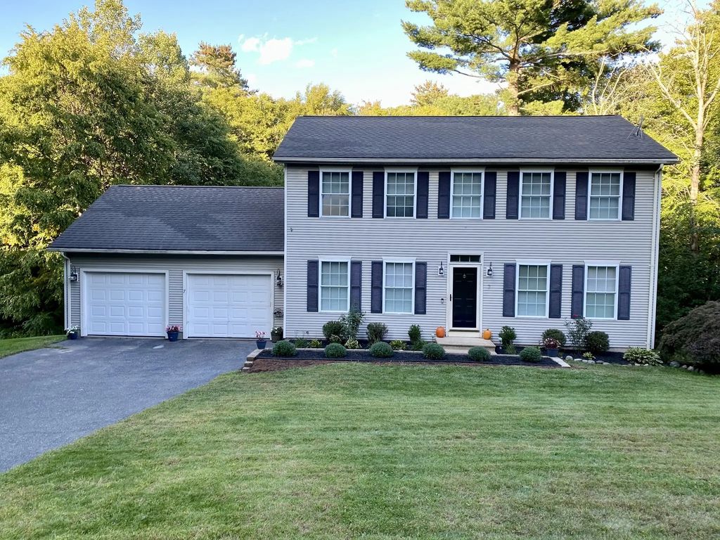 7 Hemlock Hollow, Belchertown