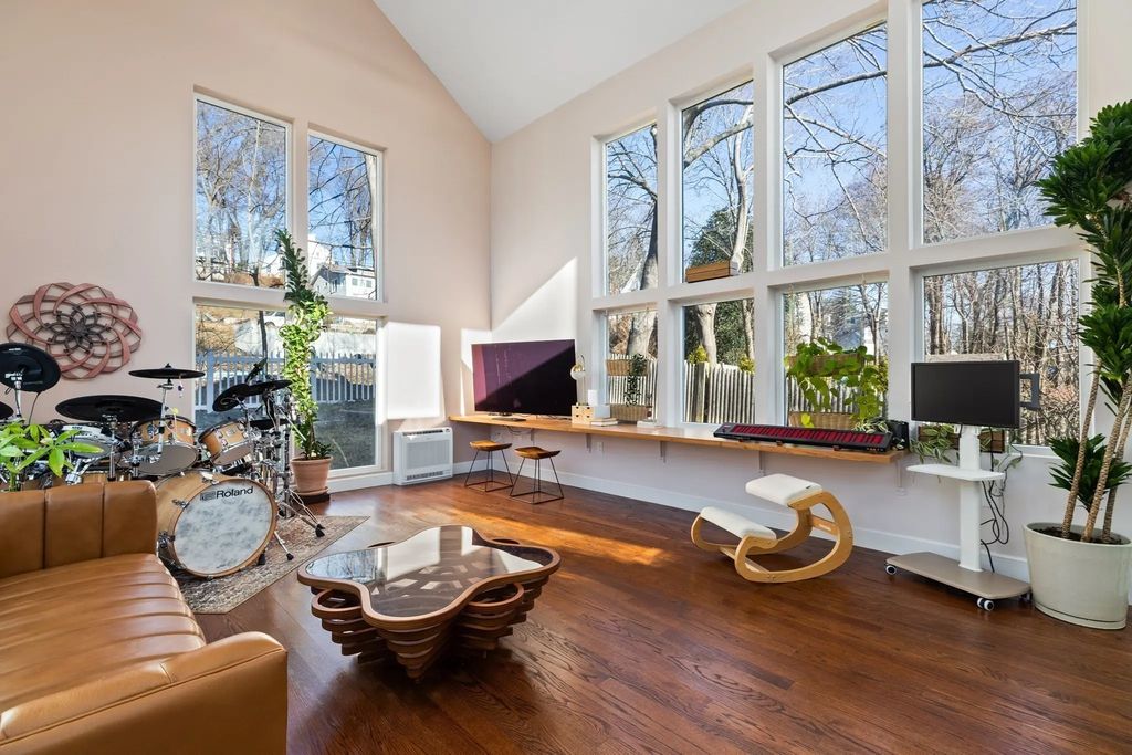 27 Broad Cove Rd, Hingham