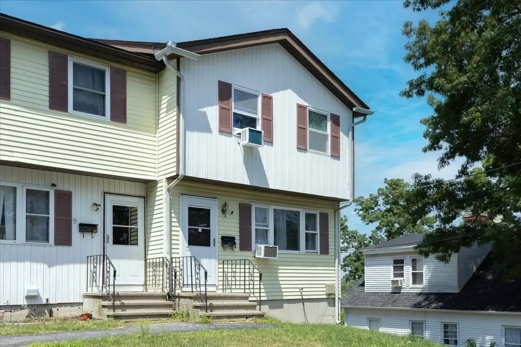 47 Kent St #a, Lawrence