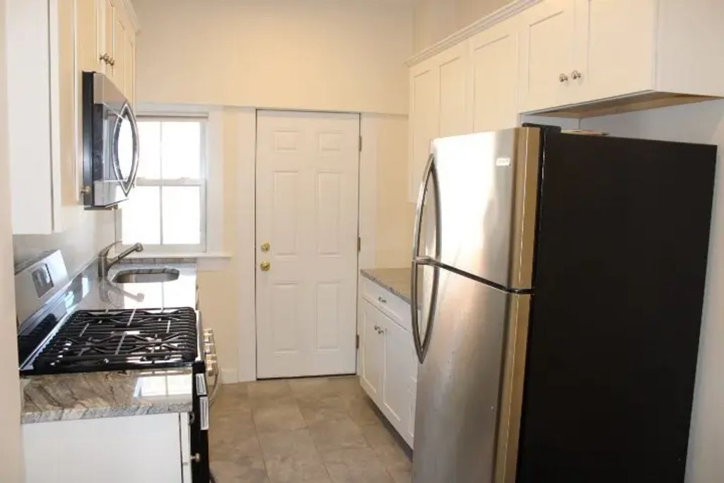 96 Middle St #2, Gloucester