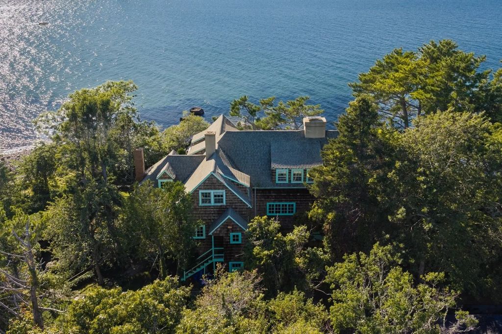 46 Gardiner Rd, Falmouth