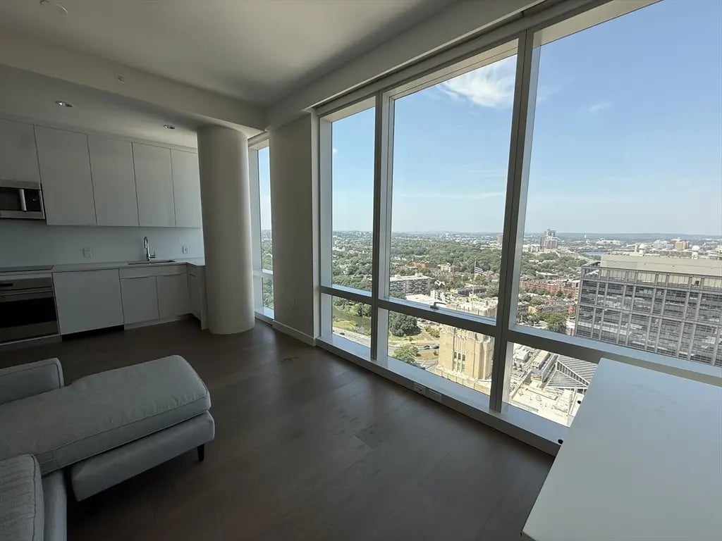 188 Brookline Ave #27g, Boston