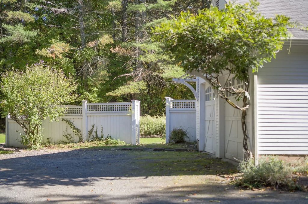 208 Dutton Road, Sudbury