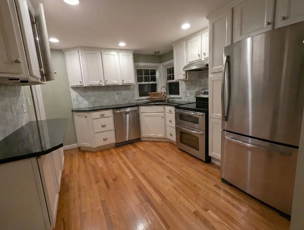 12 James St, Winchester