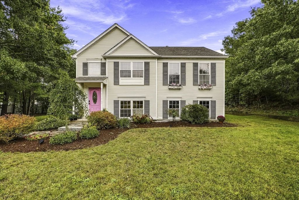 8 Thompson Cir, Plymouth