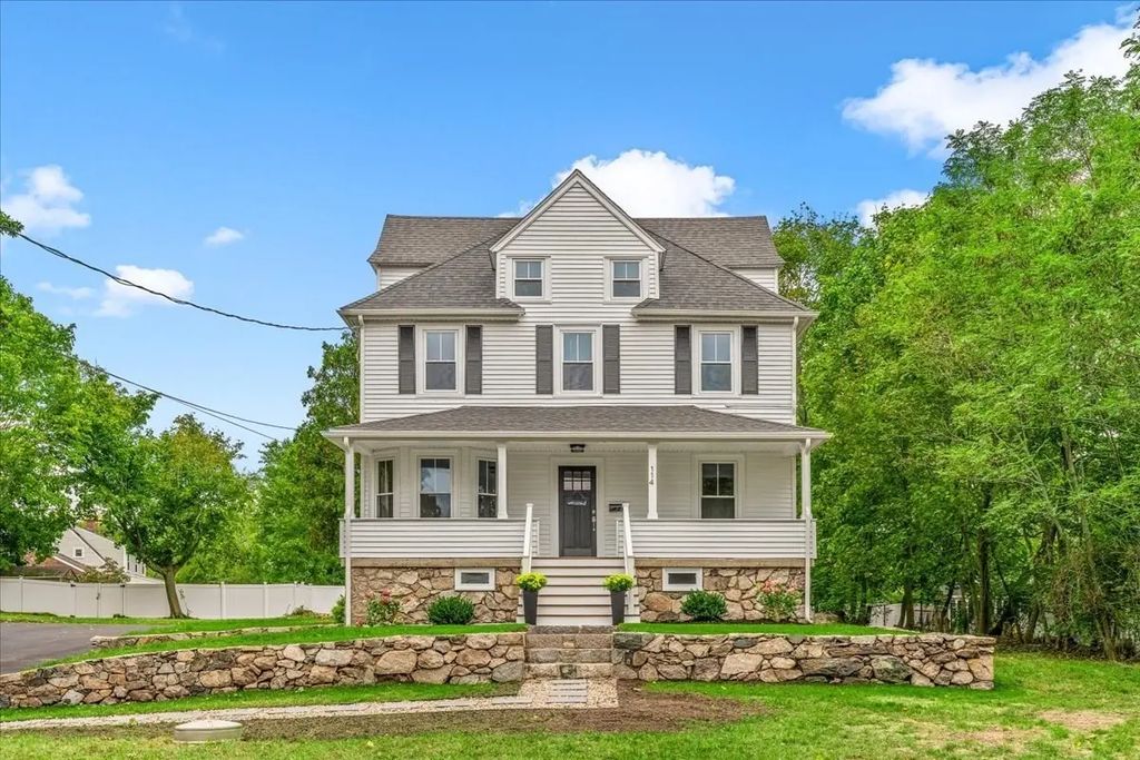114 Hull St, Hingham
