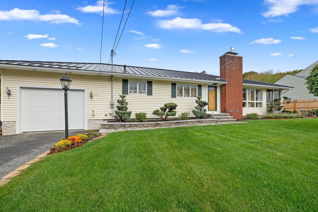 39 Adams Ave, North Andover