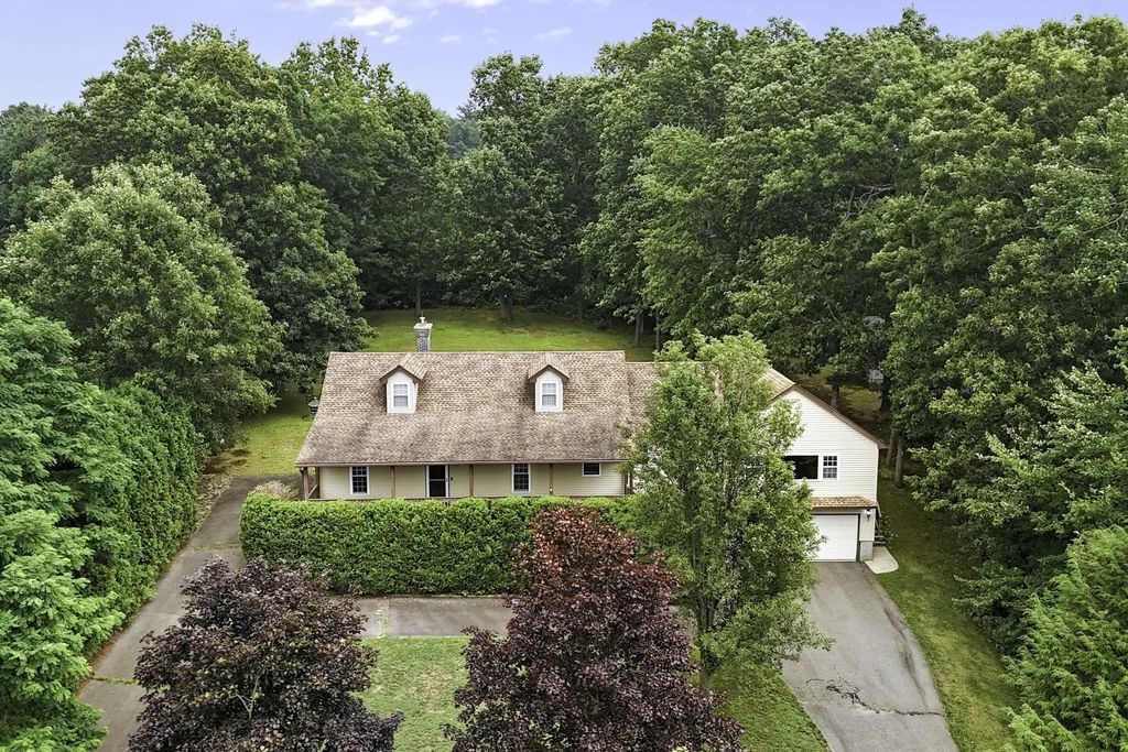 7 Margaret Dr, Wilbraham