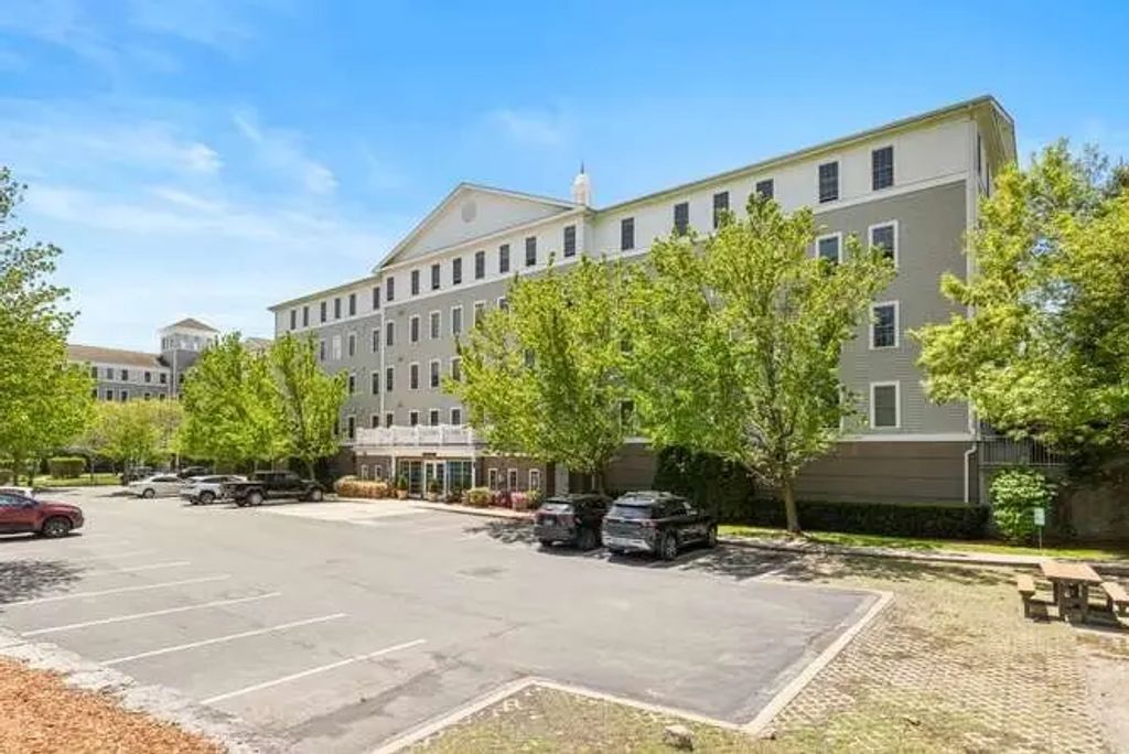 10 Crowninshield St #103, Peabody