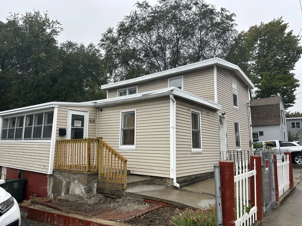 397 Mechanic St, Leominster