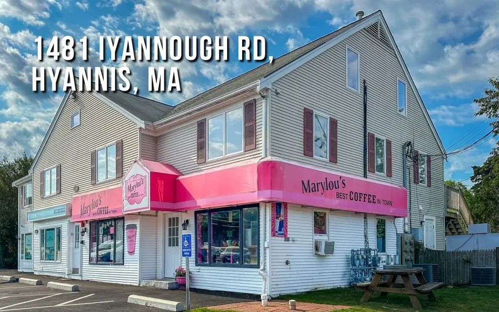 1481 Iyannough Rd, Barnstable