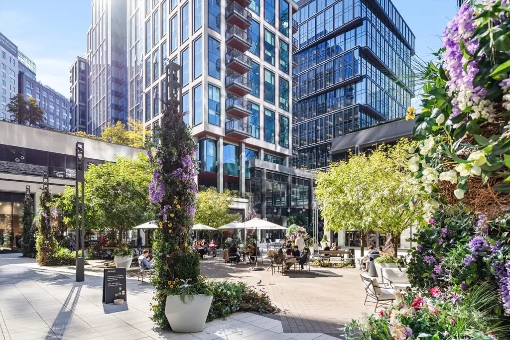 135 Seaport Blvd #906, Boston