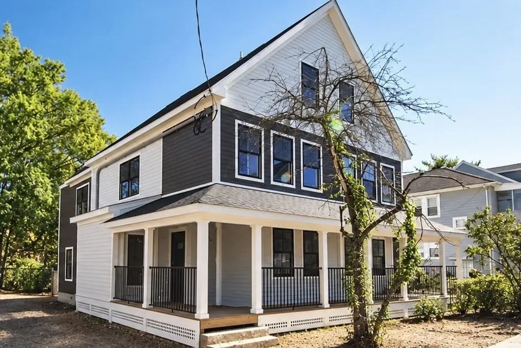 64 Dalby St #3, Newton