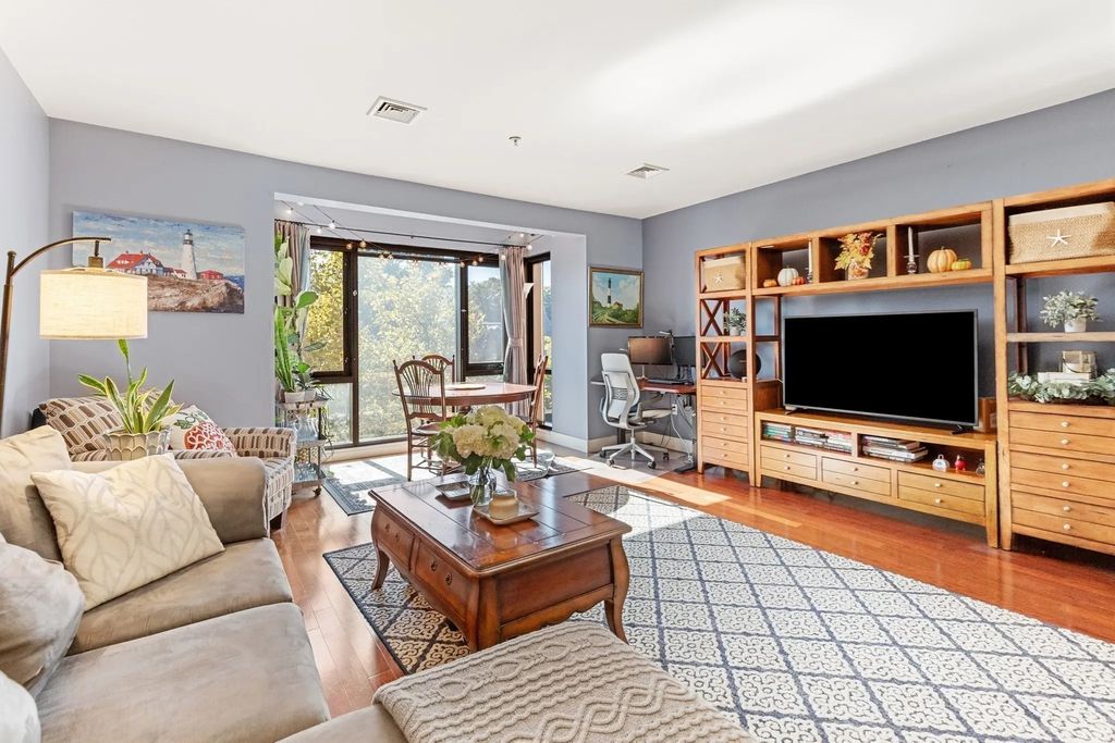 533 Cambridge St #308, Boston